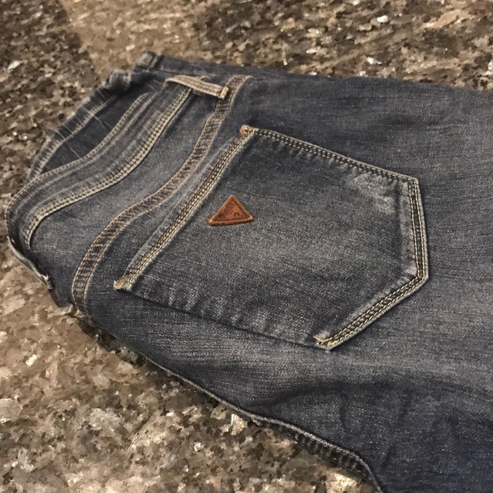 Guess distressed size 29 jean pant.